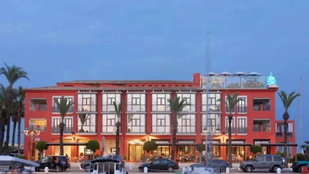 Descubre el lujoso hotel de Messi en Cádiz: lujo y Balón de Oro