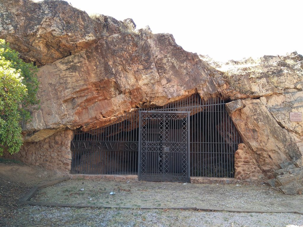 Cueva de Maltravieso - Ruinas y arqueología en Cáceres