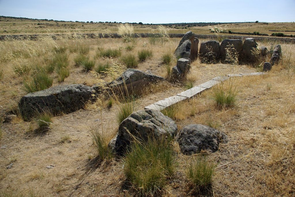 Dolmen El Prado de las Cruces - Atracciones en Ávila