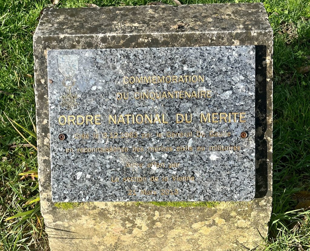 50e anniversaire de l’Ordre national du mérite - Monumentos en Poitiers