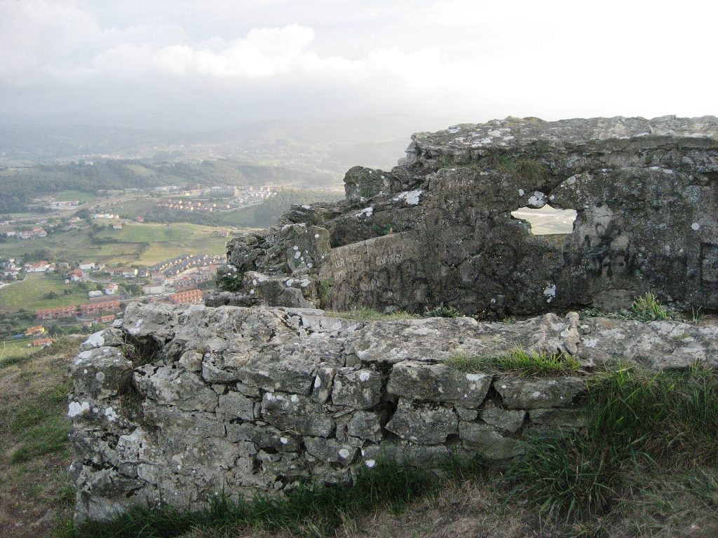 Castillo de Pedraja - Ruinas y arqueología en Santander