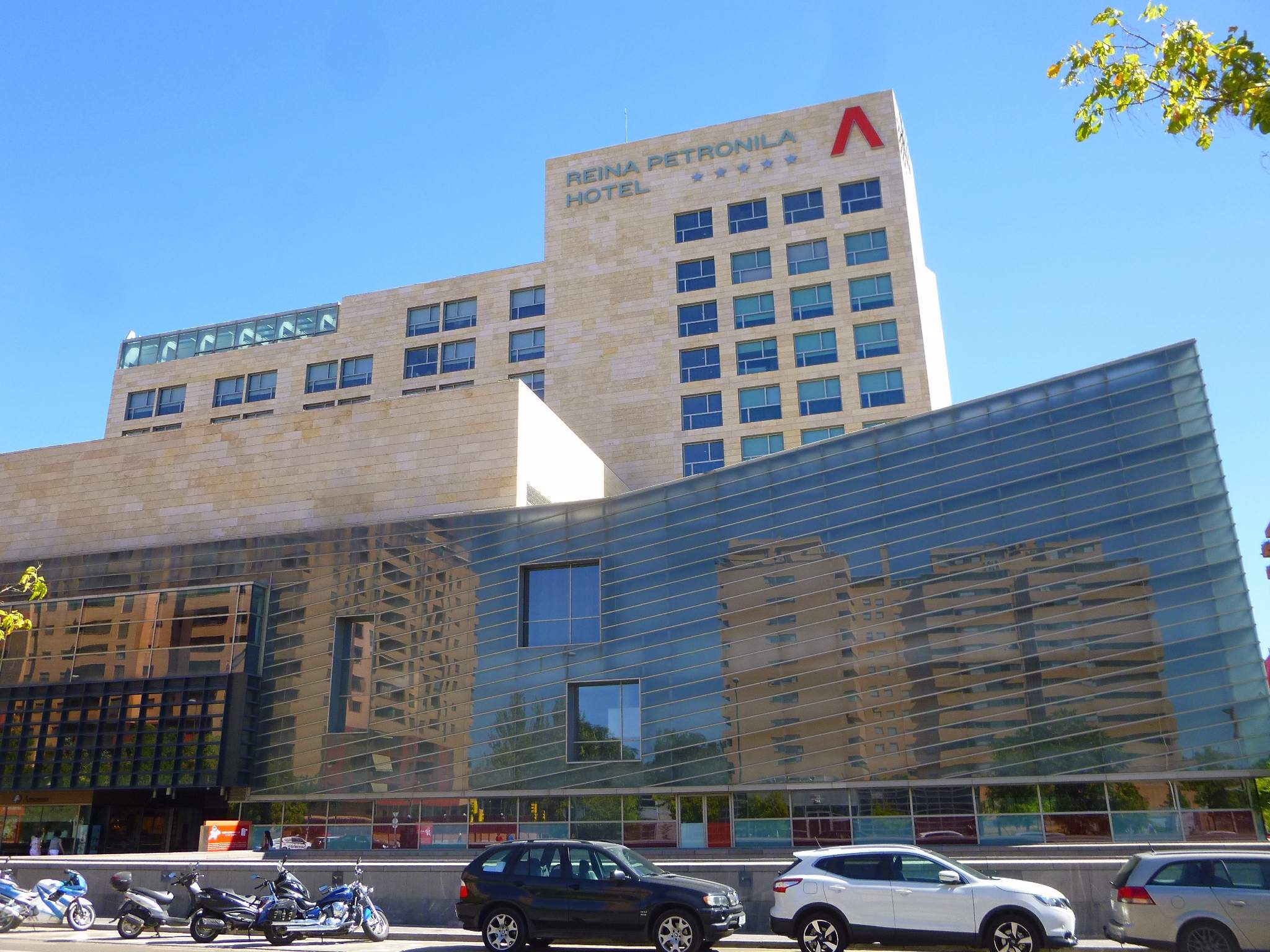 Hotel Reina Petronila