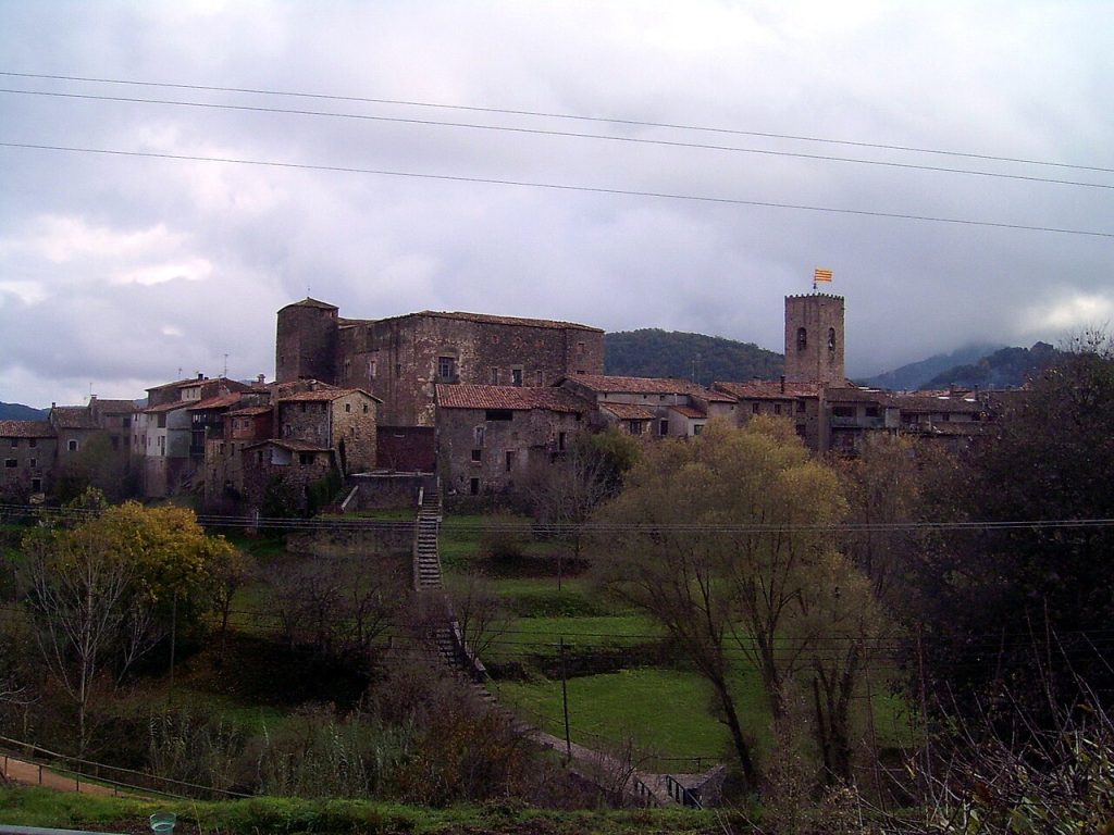 Calles empedradas de Santa Pau en Girona