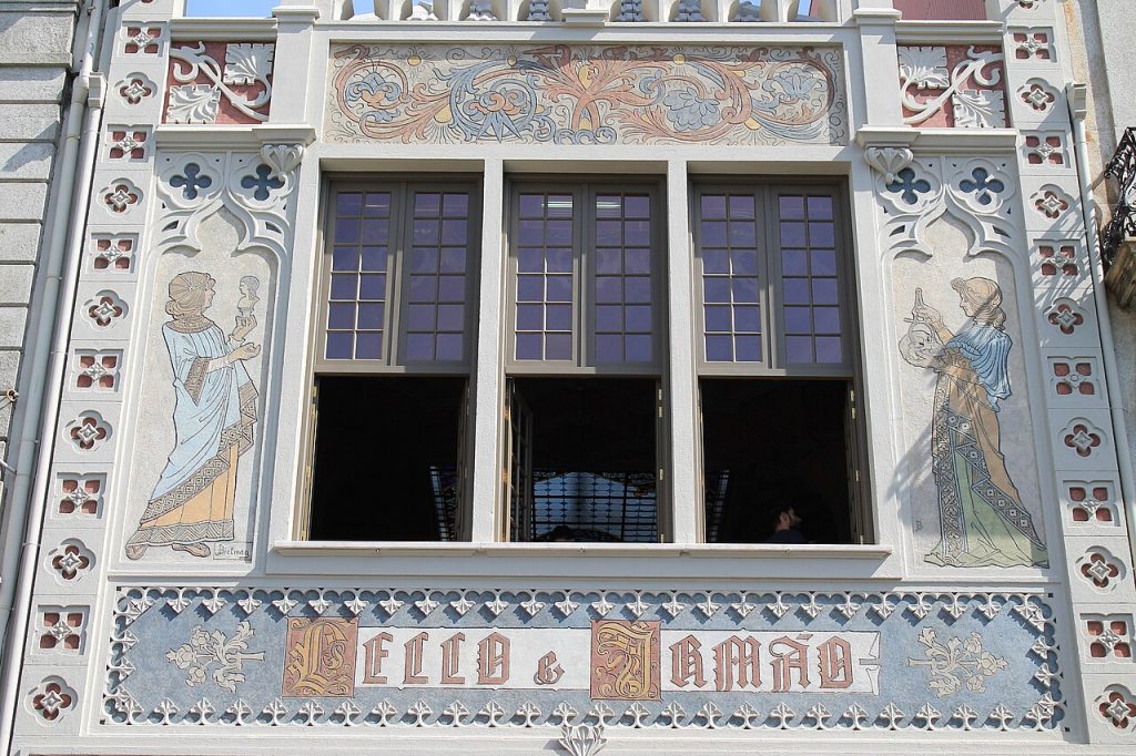 Fachada de la Livraria Lello en Oporto