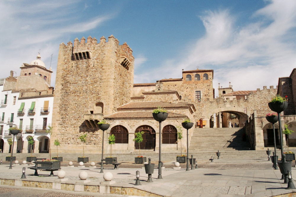 Arco de la Estrella de Cáceres visto desde la Plaza Mayor