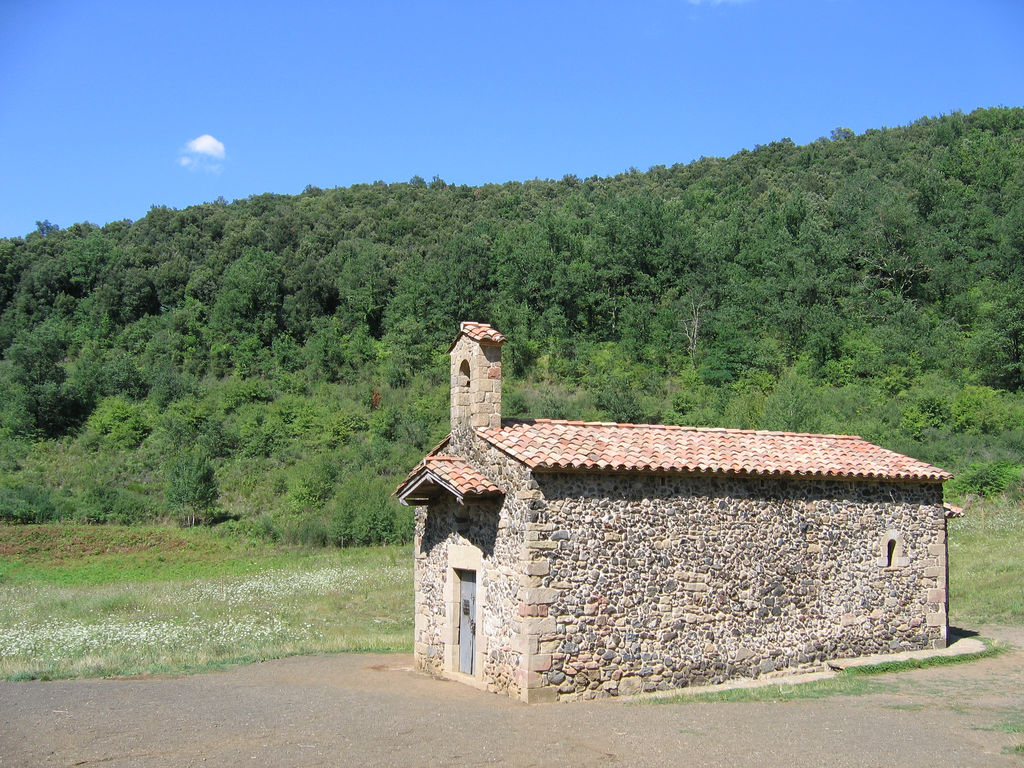 Ermita en el interior del volcán Santa Margarida