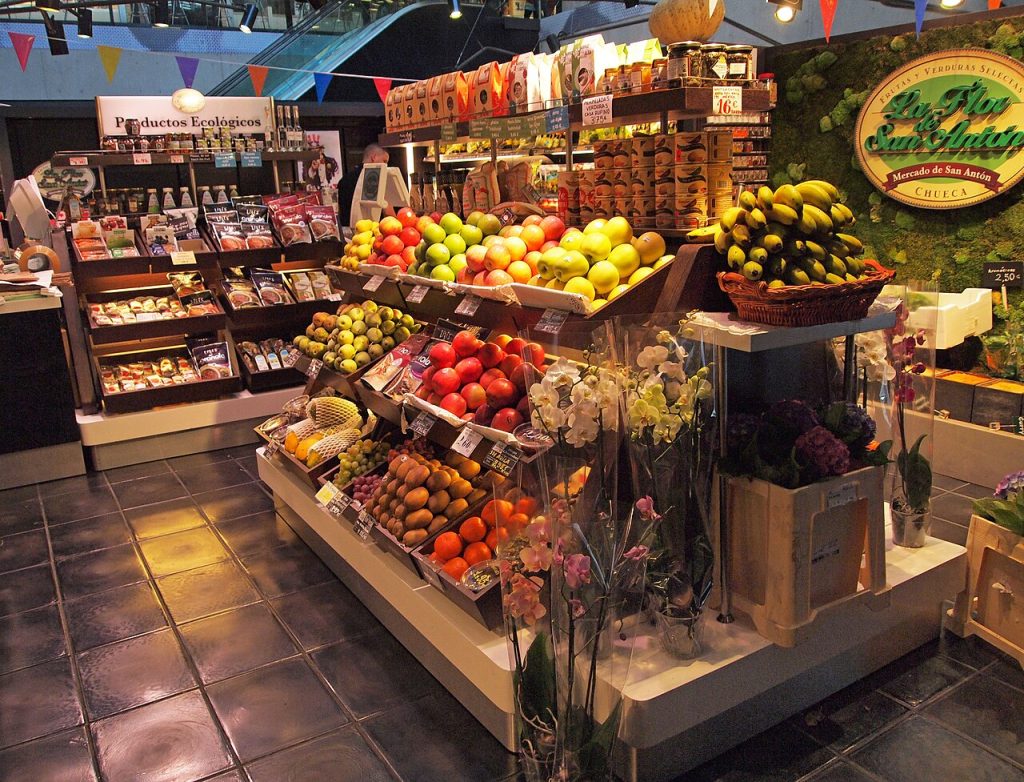 Fachada del Mercado de San Antón en el barrio de Chueca
